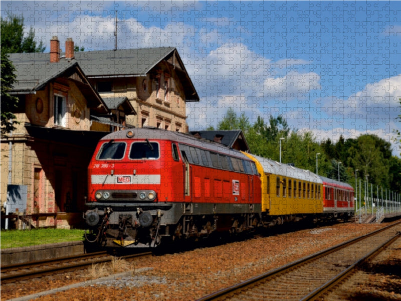 218 390-3 mit einem Messzug in Neukirch (Lausitz) West am 20.07.2016 1000 Teile Puzzle quer - CALVENDO Foto-Puzzle'