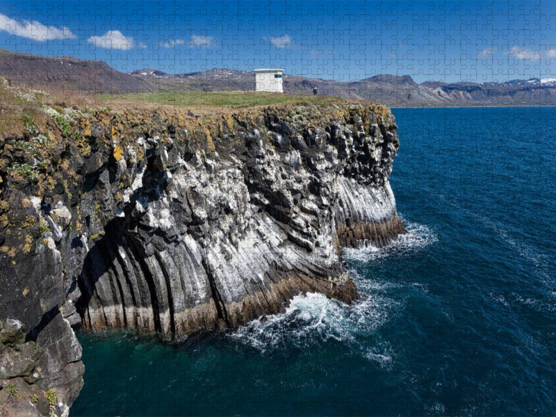Der Leuchtturm von Arnastapi - CALVENDO Foto-Puzzle'