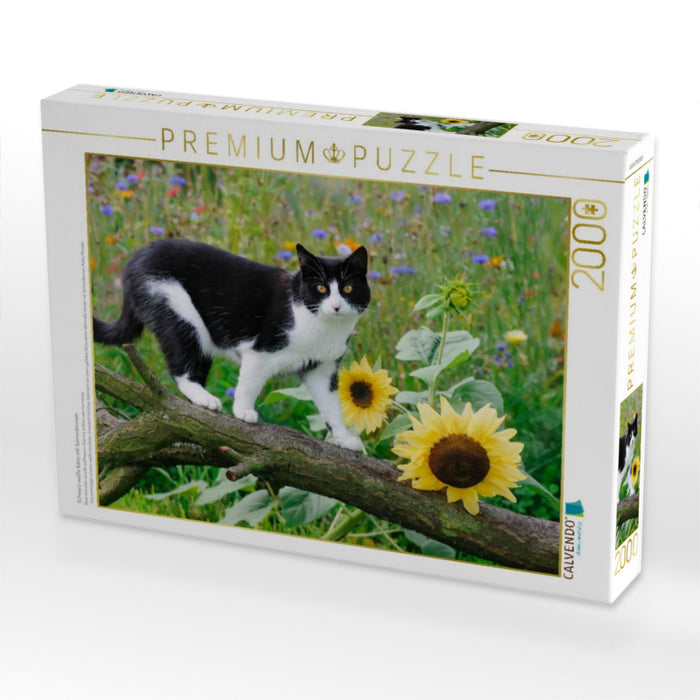 Schwarz-weiße Katze mit Sonnenblumen - CALVENDO Foto-Puzzle'