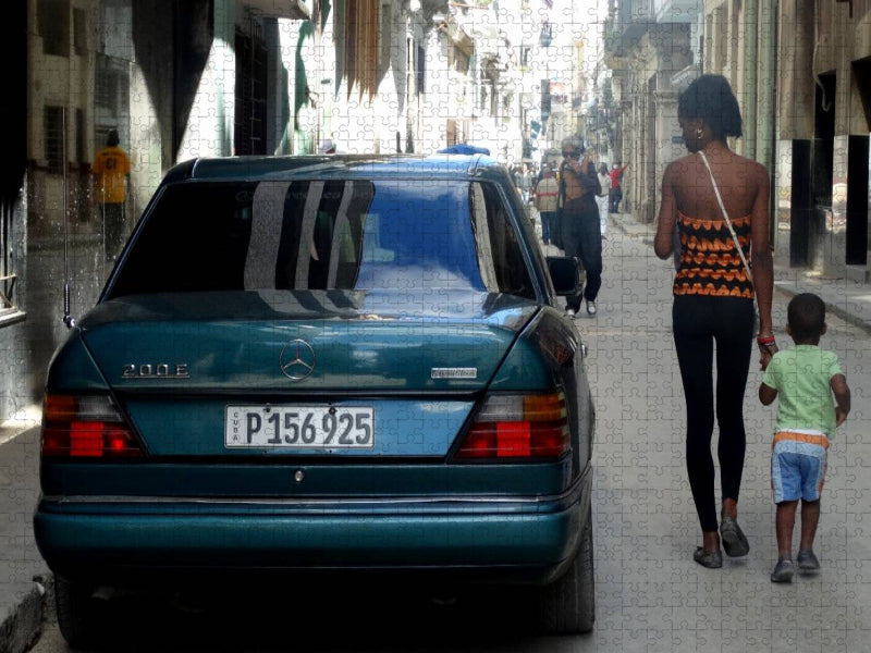 Mercedes-Benz 200 E in Havanna - Ein Motiv aus dem Kalender "STERN-STUNDEN IN HAVANNA - MERCEDES-BENZ AUF KUBA" - CALVENDO Foto-Puzzle'