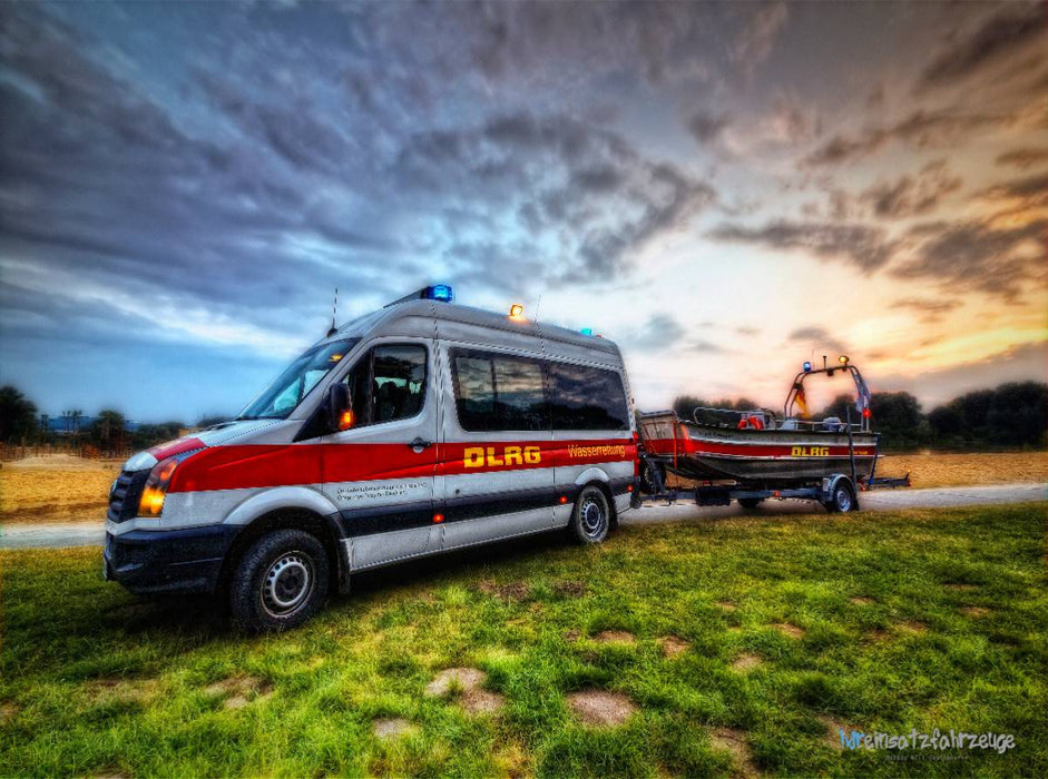 Mannschaftswagen mit Rettungsboot DLRG Salzgitter - CALVENDO Foto-Puzzle'