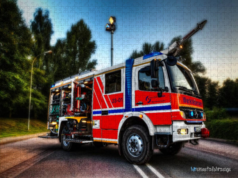 Hilfeleistungslöschfahrzeug Werkfeuerwehr Salzgitter AG - CALVENDO Foto-Puzzle'