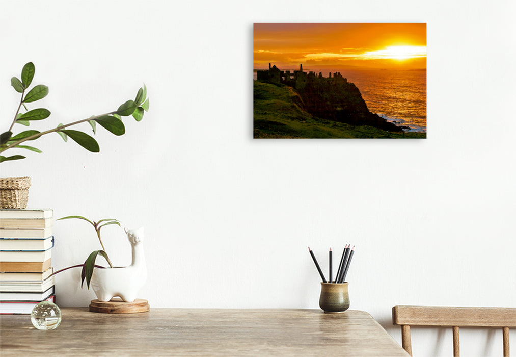 Premium Textil-Leinwand Premium Textil-Leinwand 75 cm x 50 cm quer Sehnsucht Irland - Dunluce Castle im County Antrim bei Sonnenuntergang