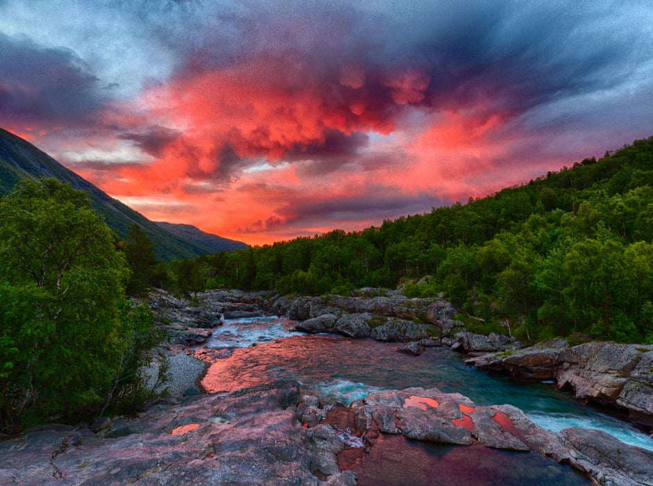Sehnsucht Norwegen - Brennender Sonnerungang am Svåne Fluss - CALVENDO Foto-Puzzle'