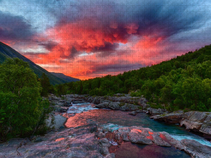 Sehnsucht Norwegen - Brennender Sonnerungang am Svåne Fluss - CALVENDO Foto-Puzzle'