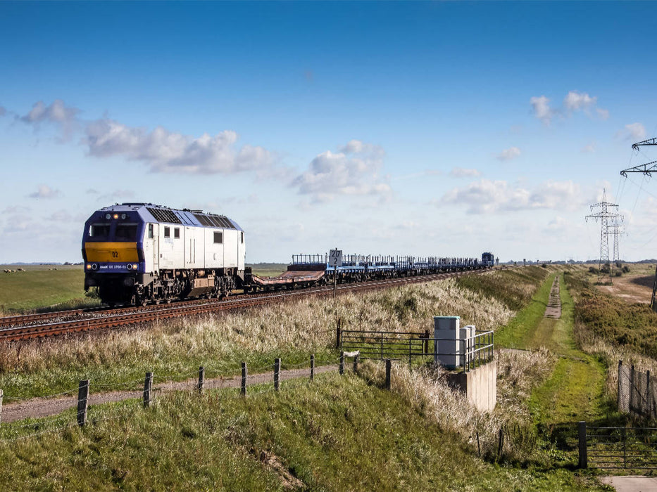Der neue Autozug von RDC mit MaK De 3700 - CALVENDO Foto-Puzzle'