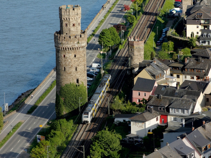 Mittelrheinbahn auf der Stadtmauer Oberwesel 1000 Teile Puzzle quer - CALVENDO Foto-Puzzle'