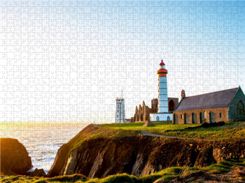 Leuchtturm errichtet auf den Ruinen einer alten Abtei in Saint Mathieu (Frankreich) 1000 Teile Puzzle quer - CALVENDO Foto-Puzzle'