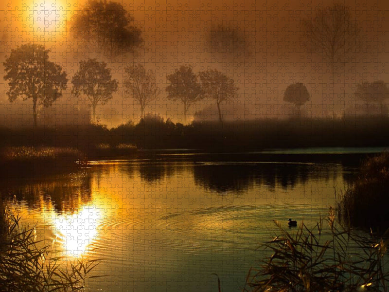 Sonnenaufgang über dem See - CALVENDO Foto-Puzzle'