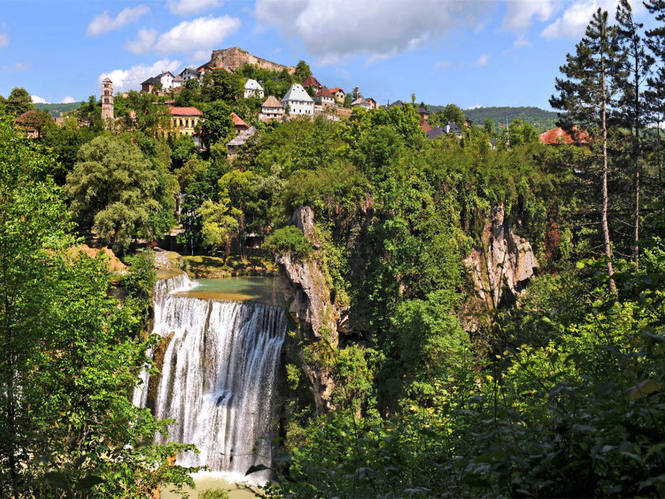 Der Pliva-Wasserfall in Jajce, Zentralbosnien - CALVENDO Foto-Puzzle'