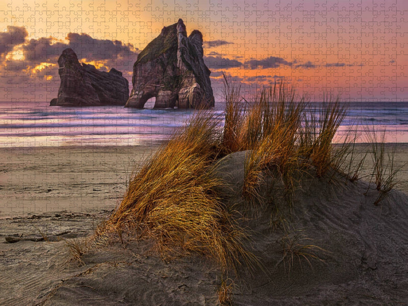 Abenddämmerung am Wharariki Beach, Neuseeland - CALVENDO Foto-Puzzle'