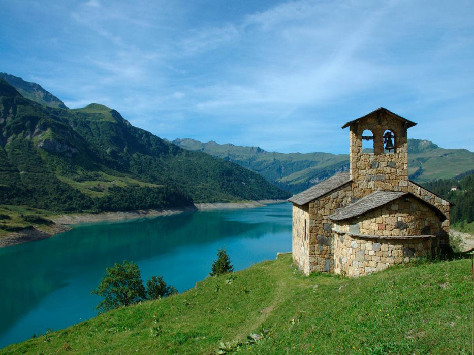 Kirche am Stausee Roselend - CALVENDO Foto-Puzzle'