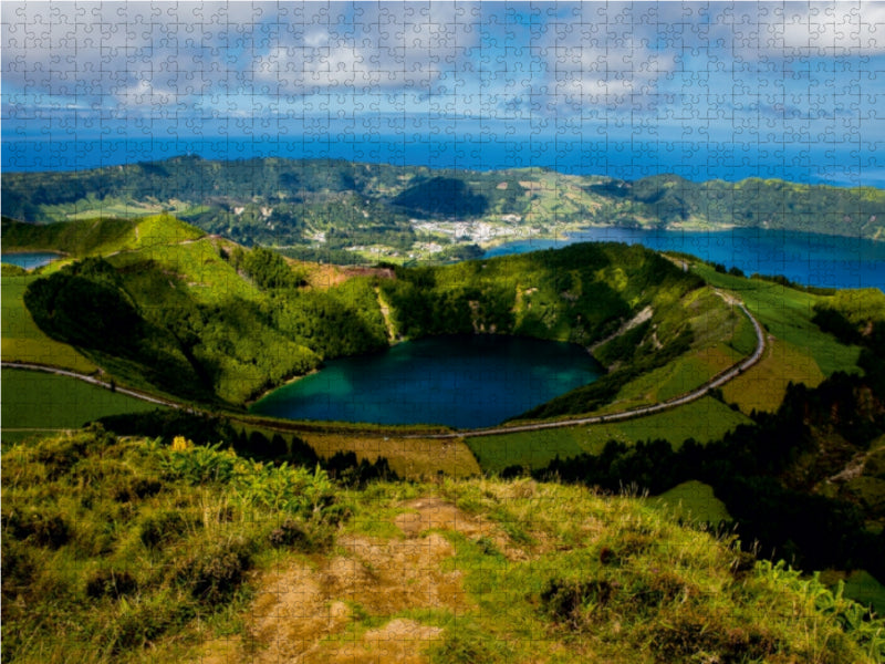 Lagoa de Santiago mit Caldeira vom Sete Cidades 1000 Teile Puzzle quer - CALVENDO Foto-Puzzle'