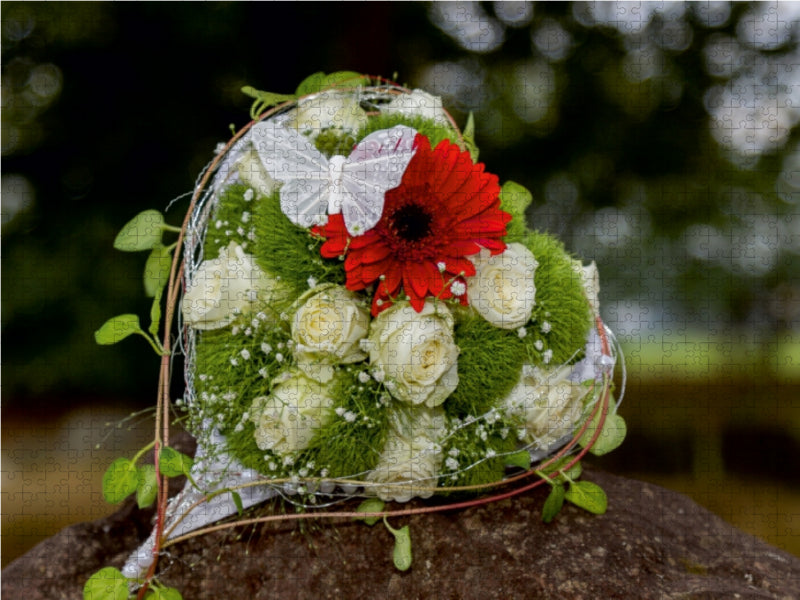 Coeur de roses avec gerbera rouge - Puzzle photo CALVENDO 