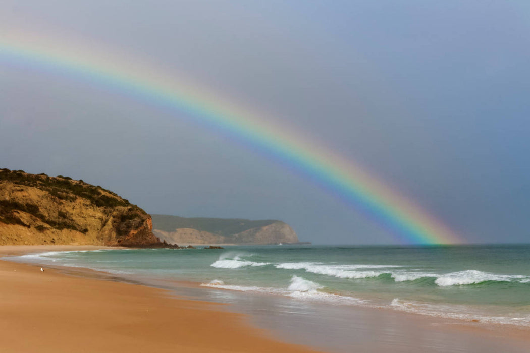 Premium Textil-Leinwand Regenbogen am Strand von Luz