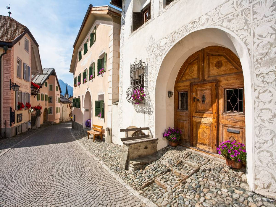 Typische Engadiner Häuser in der Dorfstraße von Guarda - CALVENDO Foto-Puzzle'