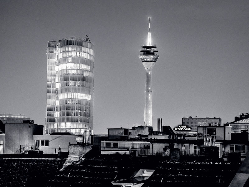 Abendlicher Blick auf Rheinturm und ERGO-Hochhaus 1000 Teile Puzzle quer - CALVENDO Foto-Puzzle'