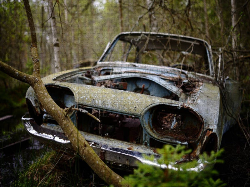 Ein Motiv aus dem Kalender BILKYRKOGÅRDEN Der Autofriedhof im Kyrkö Mosse - CALVENDO Foto-Puzzle'
