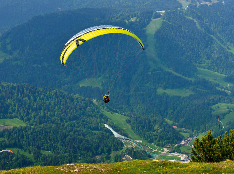 Gleitschirmflieger am Wank 2000 Teile Puzzle quer - CALVENDO Foto-Puzzle'