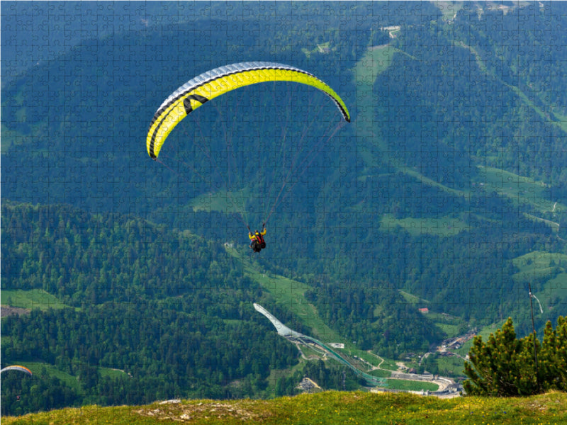Gleitschirmflieger am Wank 2000 Teile Puzzle quer - CALVENDO Foto-Puzzle'