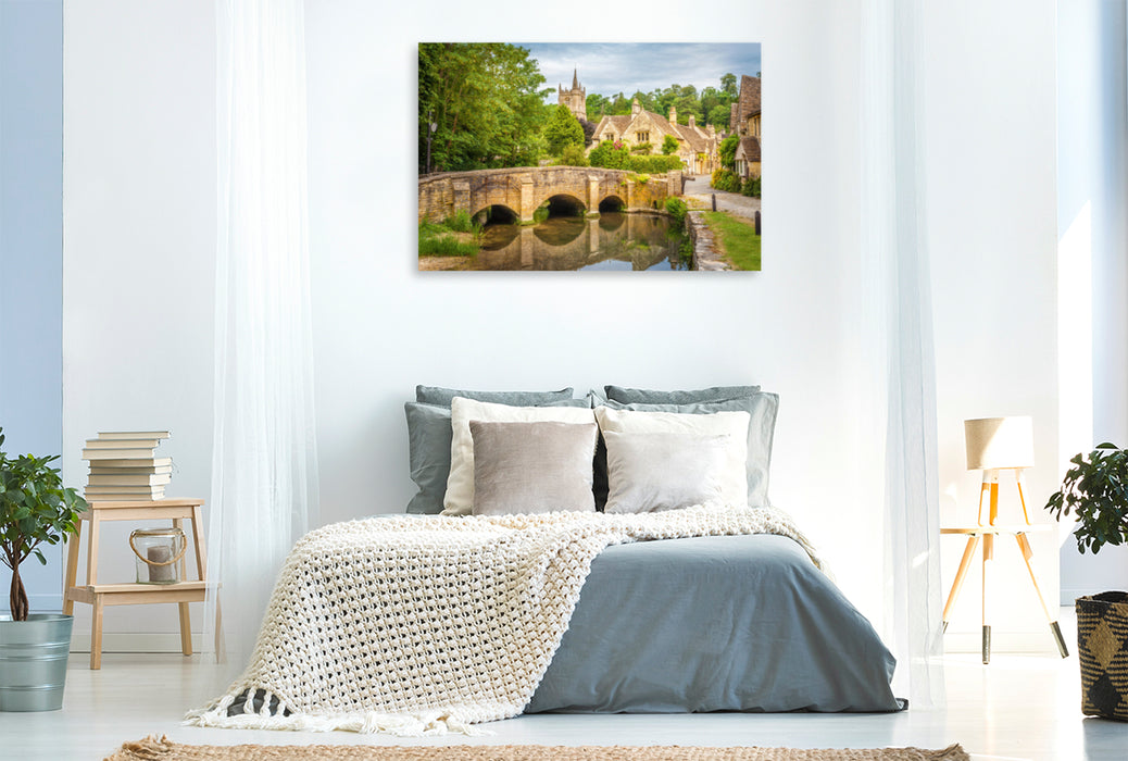 Premium Textil-Leinwand Premium Textil-Leinwand 120 cm x 80 cm quer Die Brücke von Castle Combe in Wiltshire, England