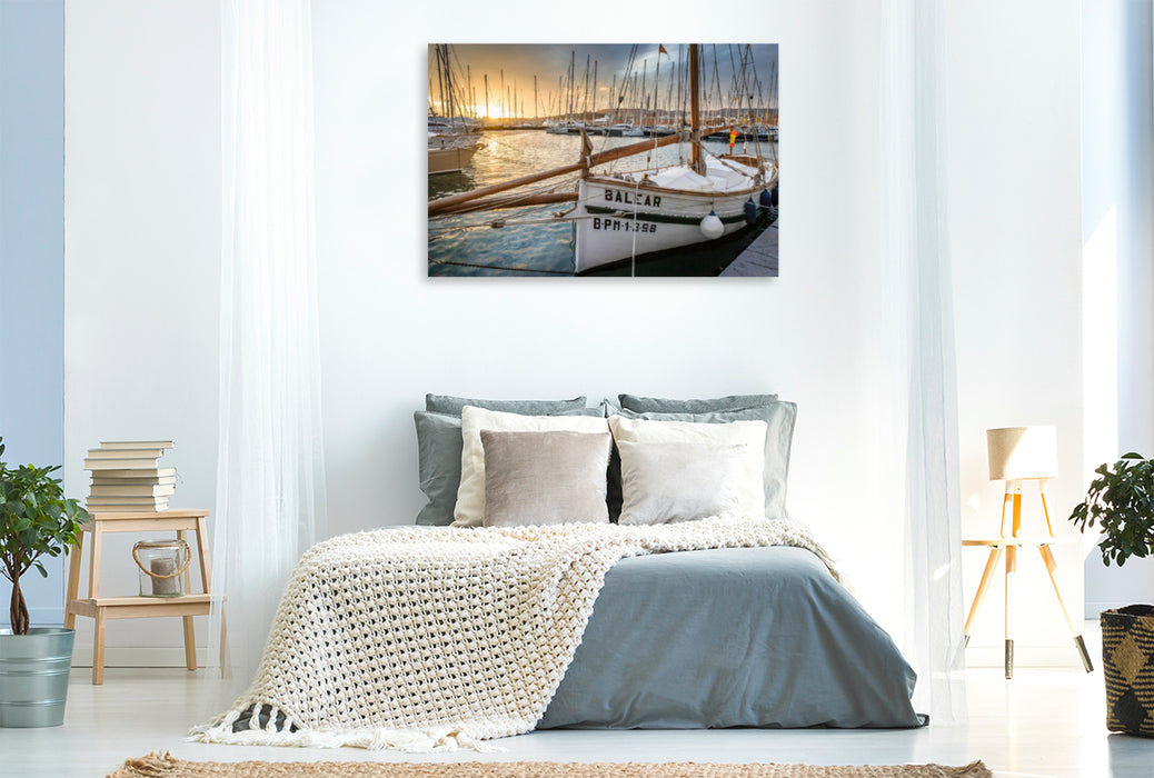 Premium Textil-Leinwand Premium Textil-Leinwand 120 cm x 80 cm quer Historisches Boot im Hafen von Palma de Mallorca, Spanien