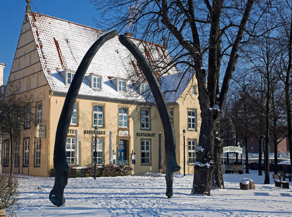 Whale jaw in front of the Hotel Havenhaus - CALVENDO photo puzzle 