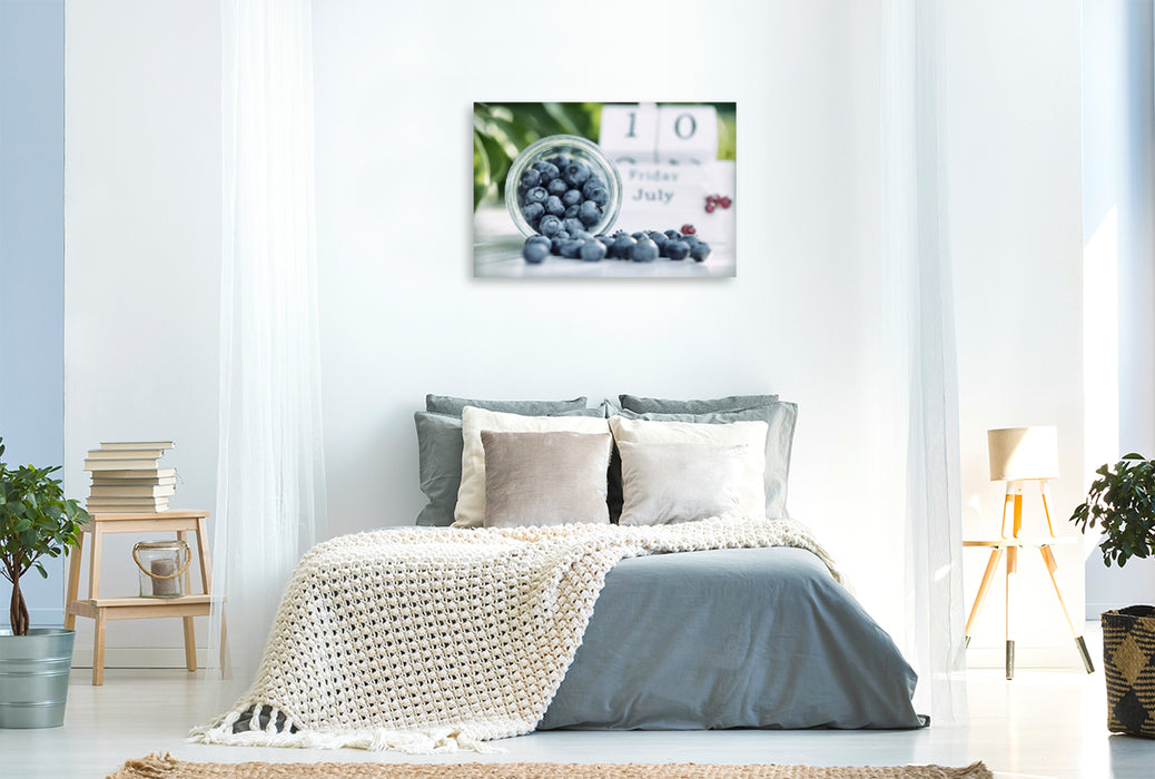 Premium Textil-Leinwand Premium Textil-Leinwand 120 cm x 80 cm quer Blaubeeren in der Sommerküche