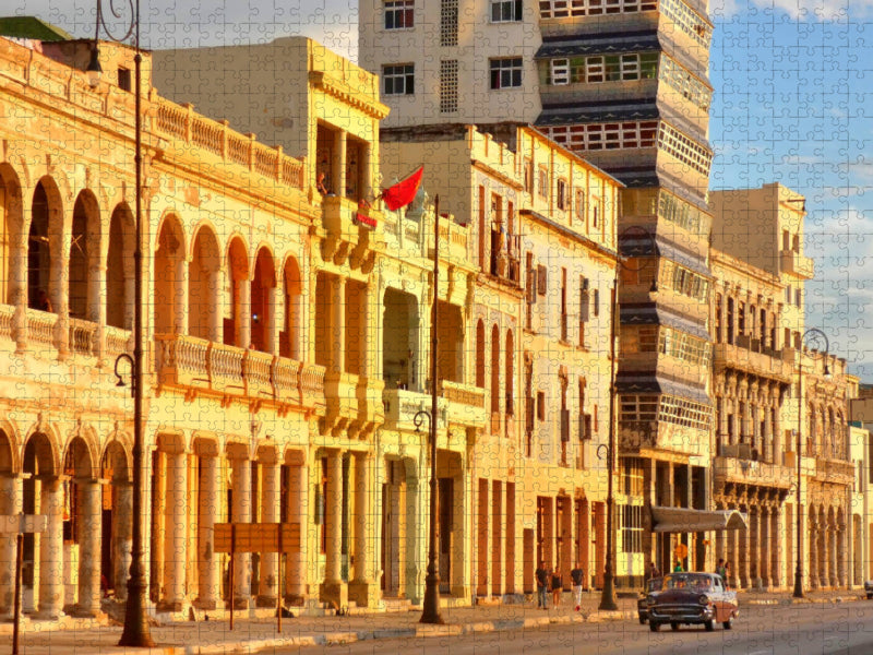 Havannas Uferstraße Malecón mit dem russischen Restaurant NAZDAROVIE - CALVENDO Foto-Puzzle'