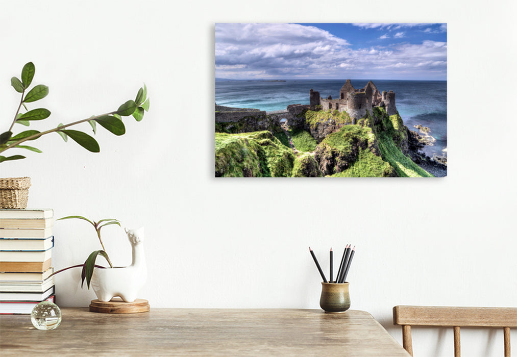 Premium Textil-Leinwand Premium Textil-Leinwand 120 cm x 80 cm quer Dunluce Castle, County Antrim