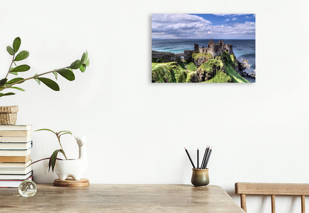 Premium Textil-Leinwand Premium Textil-Leinwand 120 cm x 80 cm quer Dunluce Castle, County Antrim