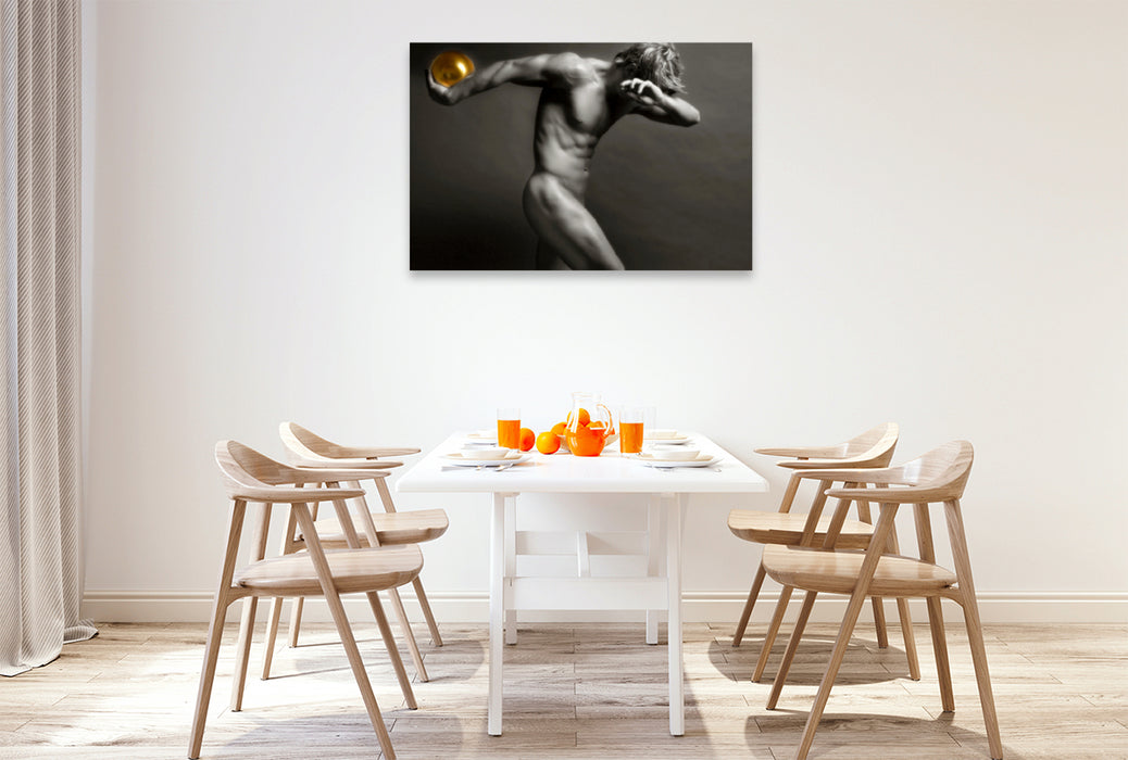 Premium Textil-Leinwand Premium Textil-Leinwand 120 cm x 80 cm quer Golden Ball - Männerakte im Querformat