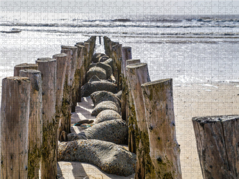 Pfahlreihe am Strand von Blåvand 2000 Teile Puzzle quer - CALVENDO Foto-Puzzle'