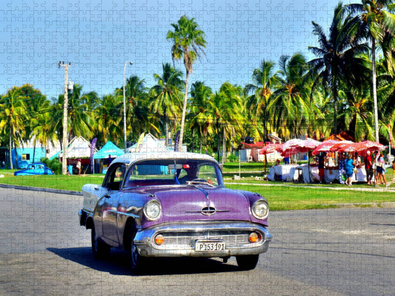 Der US-Oldtimer Oldsmobile Golden Rocket 88 von 1957 in Kuba - CALVENDO Foto-Puzzle'
