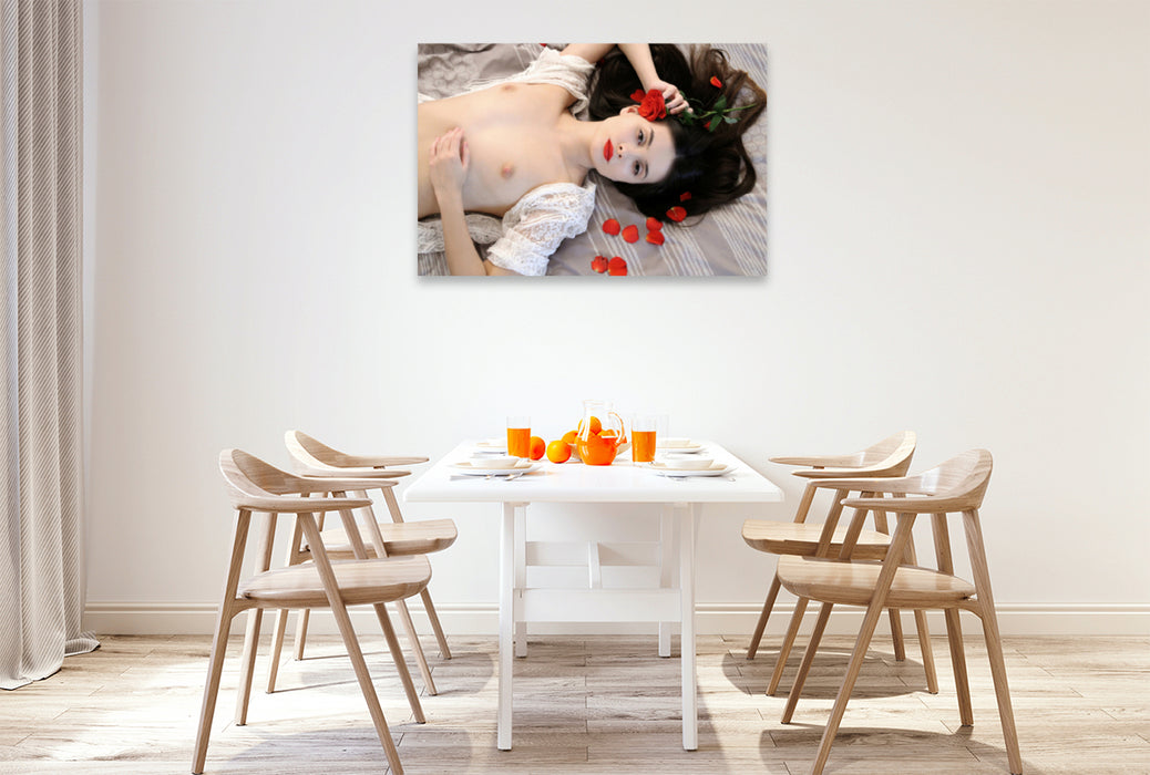 Premium Textil-Leinwand Premium Textil-Leinwand 120 cm x 80 cm quer Brünettes, erotisches, sexy Girl sinnlich mit Rose fotografiert. Aktfotografie von schönen russischen Frauen. Stilvolle Porträts nackter Girls, Serie Erotik Fotoart.