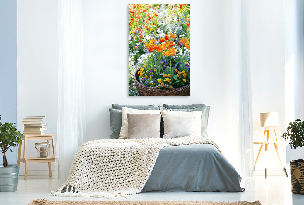 Premium Textil-Leinwand Premium Textil-Leinwand 80 cm x 120 cm  hoch Orange Tulpen im Weidenkorb umgeben von Hornveilchen