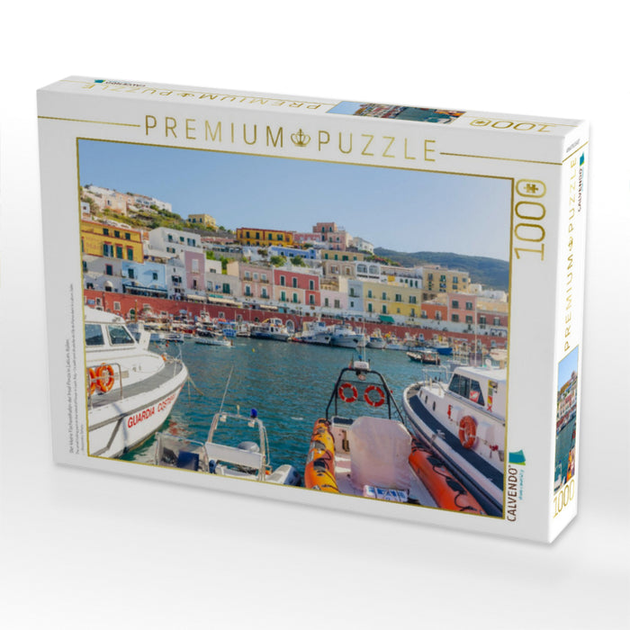 Der kleine Fischereihafen der Insel Ponza in Latium, Italien. - CALVENDO Foto-Puzzle'