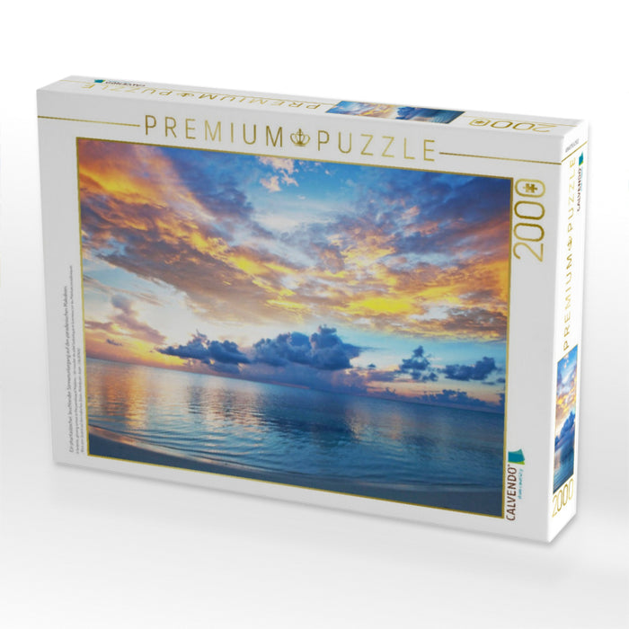 Ein phantastischer, leuchtender Sonnenuntergang auf den paradiesischen Malediven. - CALVENDO Foto-Puzzle'