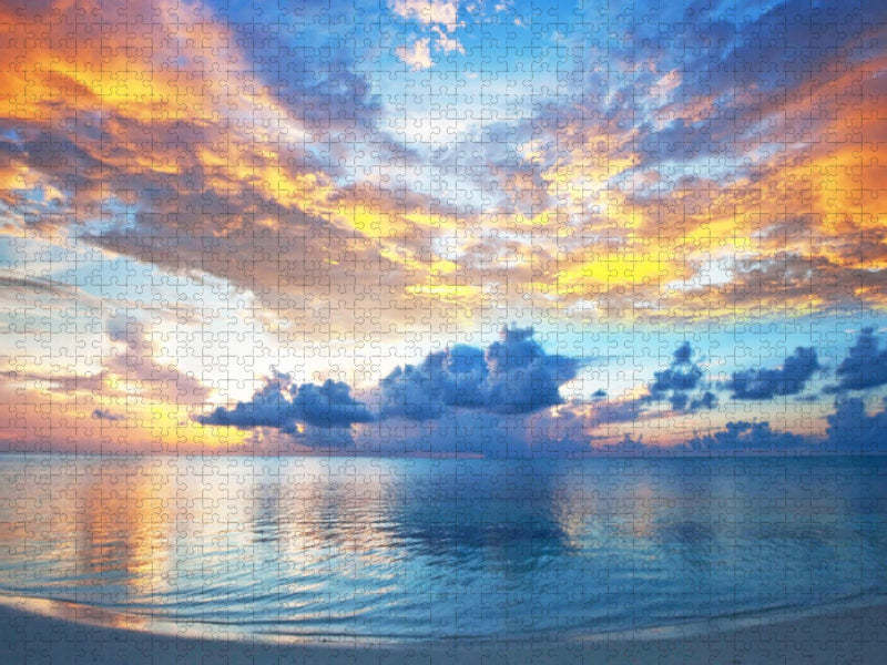 Ein phantastischer, leuchtender Sonnenuntergang auf den paradiesischen Malediven. - CALVENDO Foto-Puzzle'