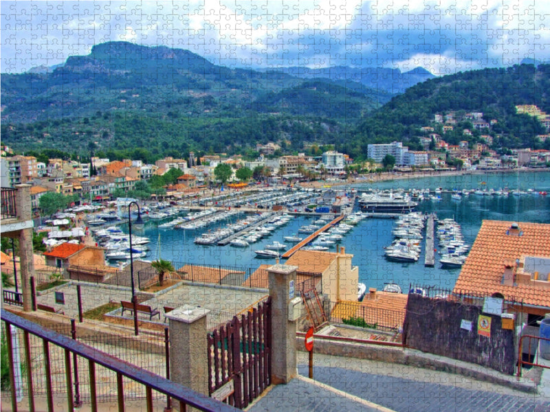 Blick von der Placa de Santa Catarina auf den Hafen von Port de Sóller 2000 Teile Puzzle quer - CALVENDO Foto-Puzzle'
