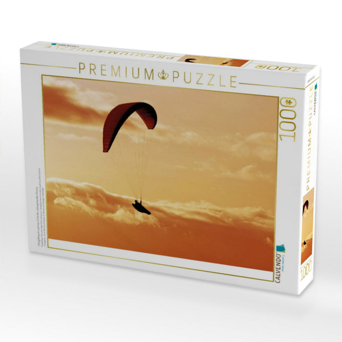 Paragliding im warmen Licht der untergehenden Sonne. - CALVENDO Foto-Puzzle'