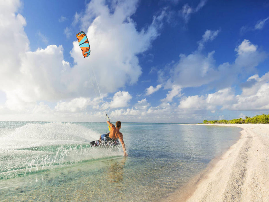 Athletischer Kiteboarder in einer tropischen Lagune. - CALVENDO Foto-Puzzle'