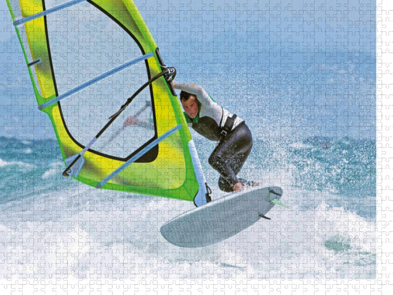 Die Magie von Wind und Wellen erleben - ein Windsurfer mitten in der Gischt. - CALVENDO Foto-Puzzle'