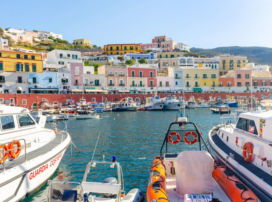 Der kleine Fischereihafen der Insel Ponza in Latium, Italien. 2000 Teile Puzzle quer - CALVENDO Foto-Puzzle'