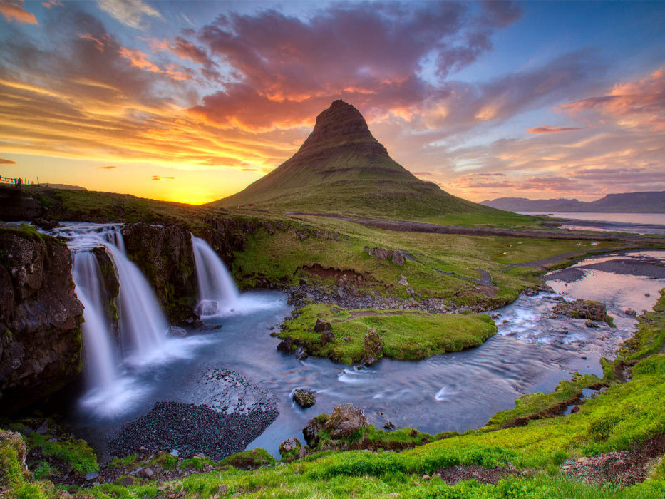 Wasserfall Kirkjufellsfoss und Berg Kirkjufell - CALVENDO Foto-Puzzle'