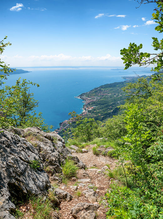 Sasso hiking trail with Lake Garda view - CALVENDO photo puzzle 