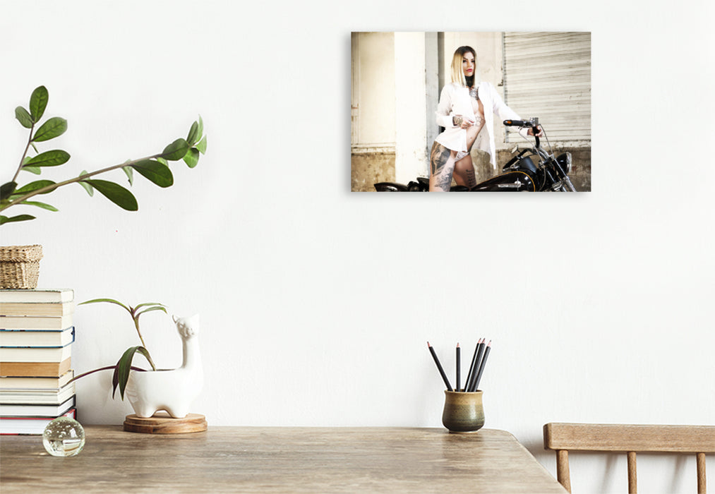 Premium textile canvas Premium textile canvas 120 cm x 80 cm landscape Sara in white with a Shovelhead 1200 Bj.74 