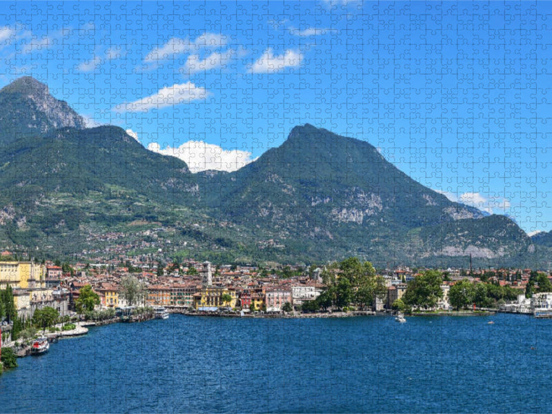 Blick auf Riva del Garda - CALVENDO Foto-Puzzle'