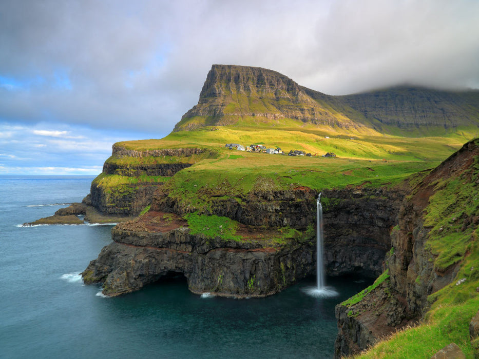 Küste bei Gasadalur, Insel Vagar, Färöer Inseln - CALVENDO Foto-Puzzle'