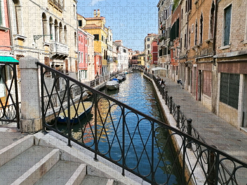 Venedig ist Heimat von hunderten Brücken und Kanäle. - CALVENDO Foto-Puzzle'